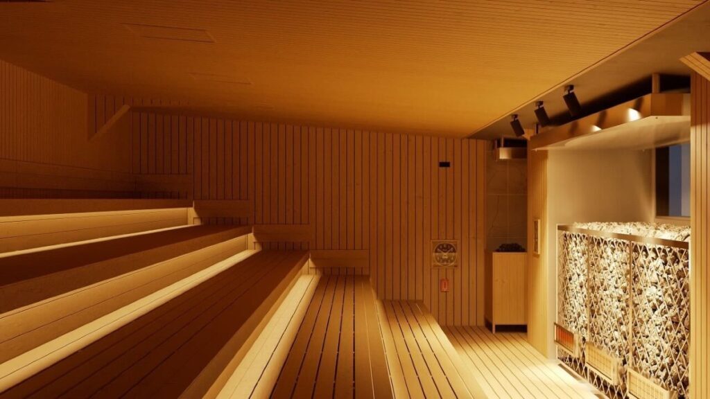 【MONSTER SAUNA】開放感のある広いサウナ室で、お好みの温度と美麗なロウリュよる潤いを楽しむ。心地良さMONSTER級のサウナ体験。