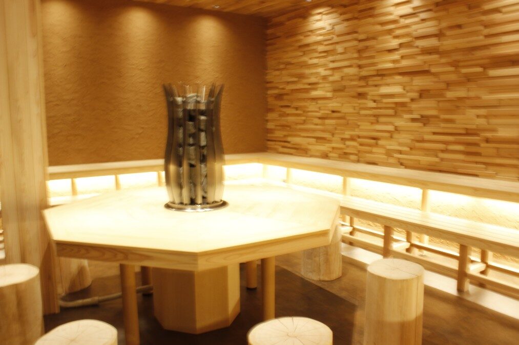 日本初のサウナレストラン「JUHLA」（ユフラ）で体験する、異空間での贅沢な飲食体験