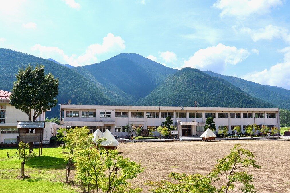 兵庫県丹波市の旧神楽小学校が“森の情報発信基地”にリニューアル！